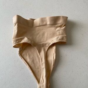 NEW Skims Seamless Sculpt Mid Waist Thong Sand‎  Size S